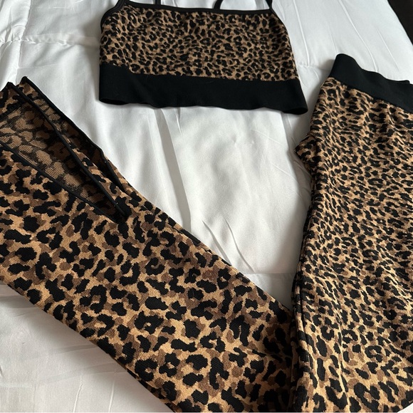 Fabletics Leopard Print Matching Set - Picture 2 of 5